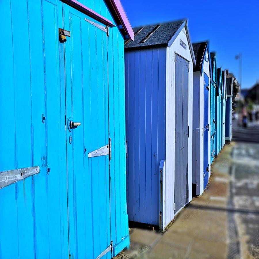 Beachfront Studio Apartment Felixstowe Kültér fotó