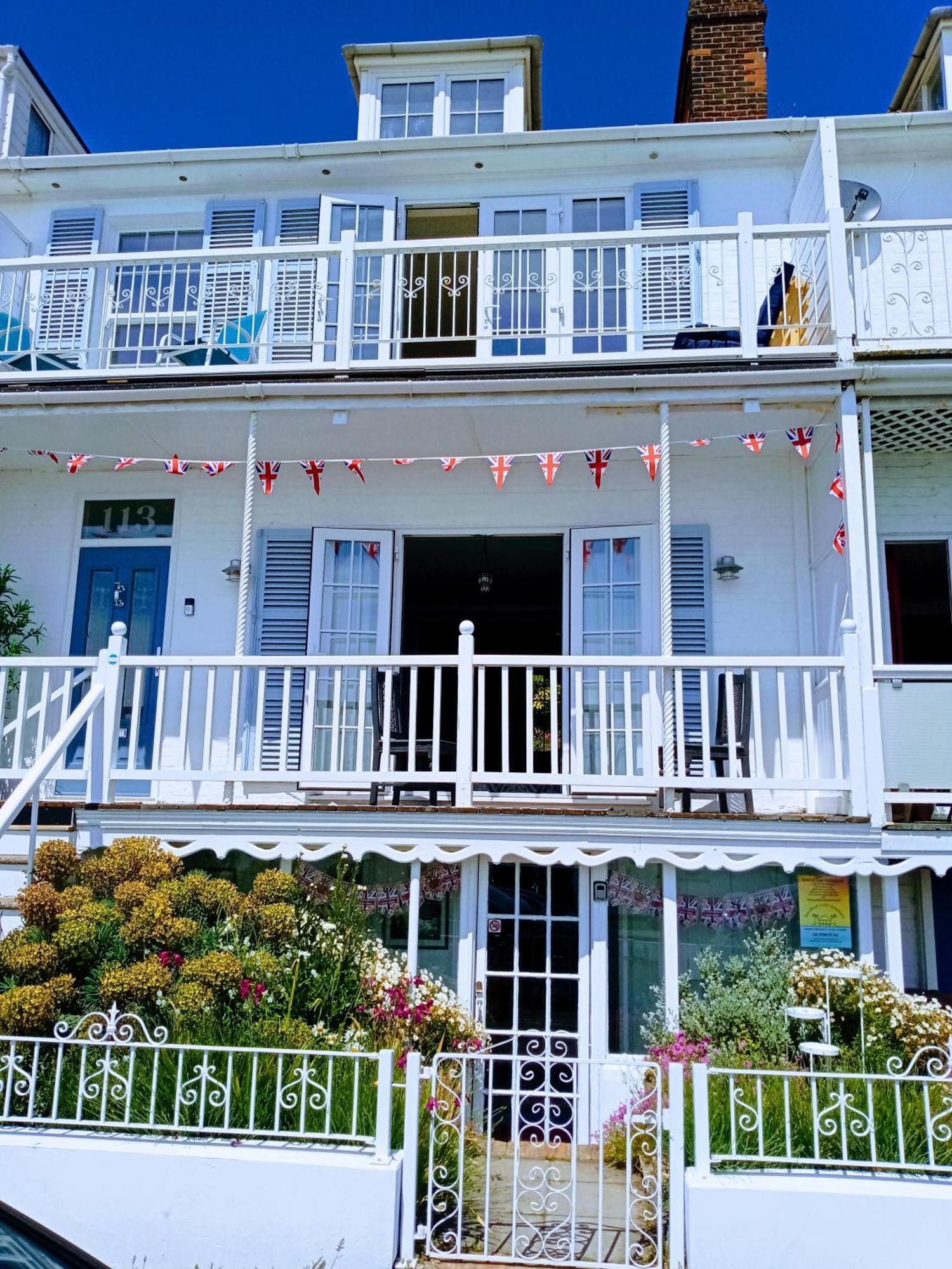 Beachfront Studio Apartment Felixstowe Kültér fotó